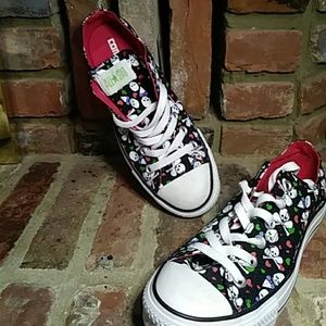 RARE Scull and crossbone bows Converse All Star.